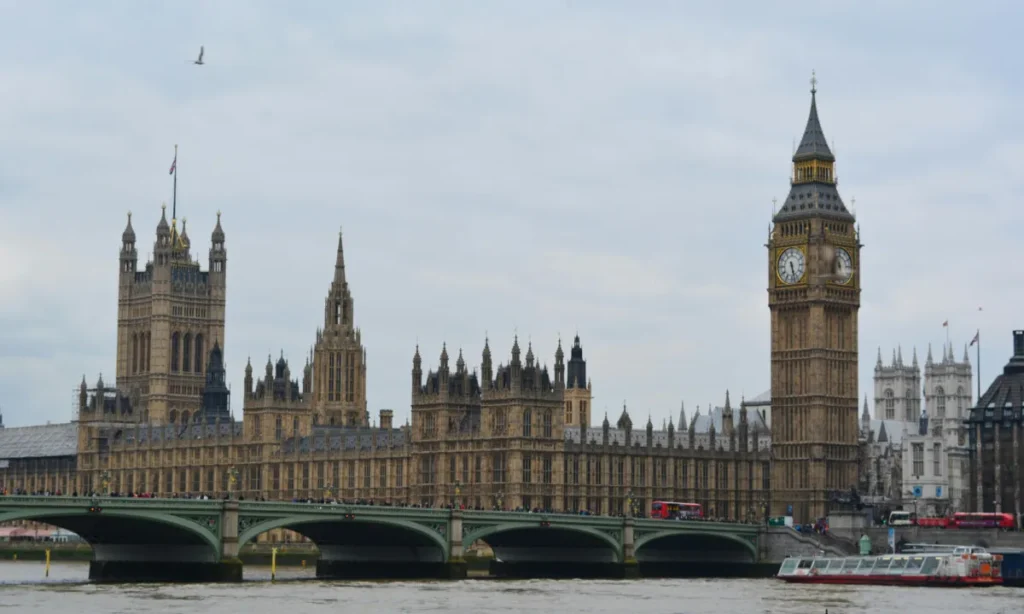 Chính phủ Anh nhắm mục tiêu cải tổ an ninh mạng sau cuộc điều tra của Basis Markets