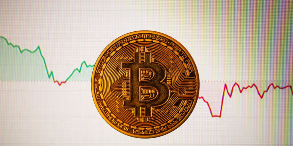 Giá Bitcoin giảm sâu hơn, dập tắt đà tăng năm 2025