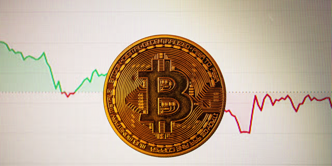 Giá Bitcoin giảm sâu hơn, dập tắt đà tăng năm 2025