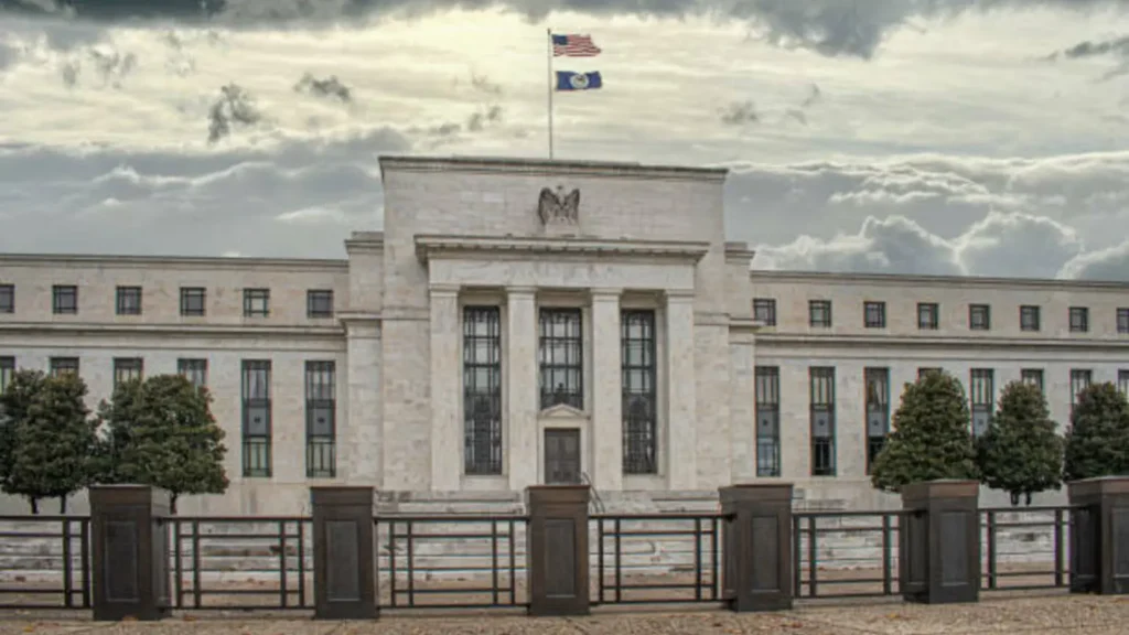 Bowman của Fed thúc đẩy các nhà lập pháp đưa ra các quy định chặt chẽ hơn về stablecoin