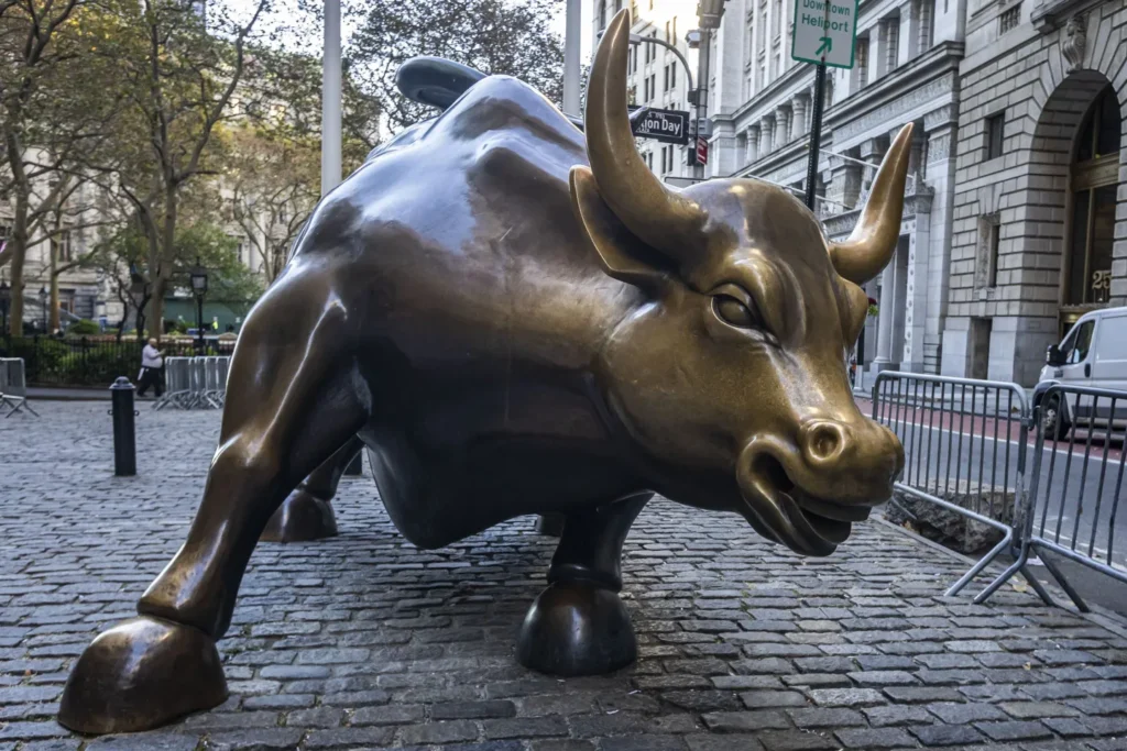 Những người lạc quan về Bitcoin đang cân nhắc các dự báo trái chiều từ JPMorgan, Draper và Cowen.