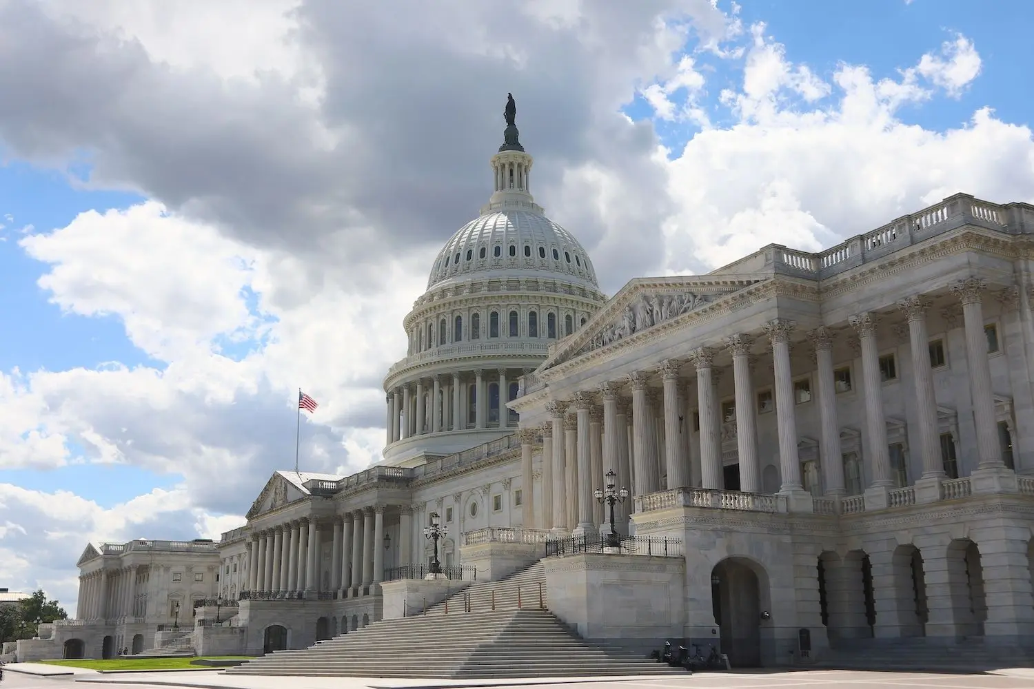 Thị trường tiền điện tử chao đảo khi Nhà Trắng đe dọa rút lại sự ủng hộ đối với Đạo luật CLARITY.