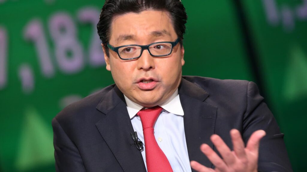 Tom Lee của Fundstrat dự đoán giá Bitcoin và Ethereum sẽ bứt phá sau khi kim loại quý đạt đỉnh.