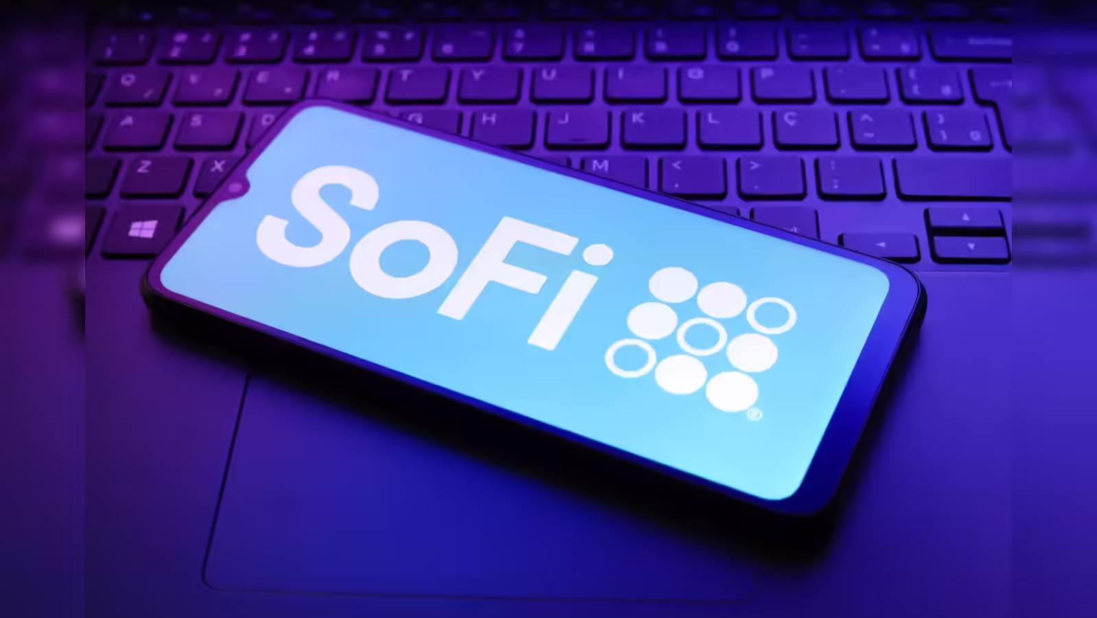 Cổ phiếu SoFi tăng vọt khi công ty fintech này đạt doanh thu quý kỷ lục 1 tỷ đô la, tập trung vào tiền điện tử.