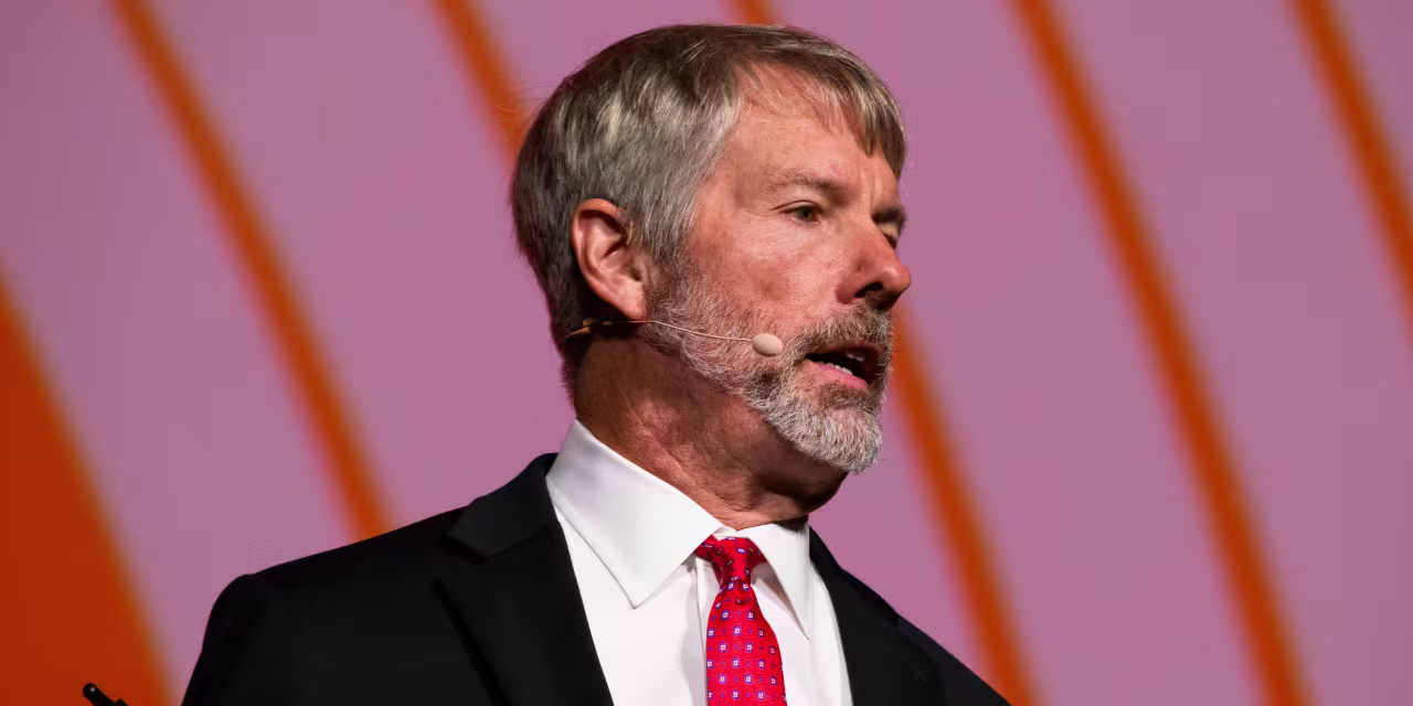 Cựu Thủ tướng Anh Michael Saylor phản bác khi ông cho rằng Bitcoin là một trò lừa đảo kiểu Ponzi.