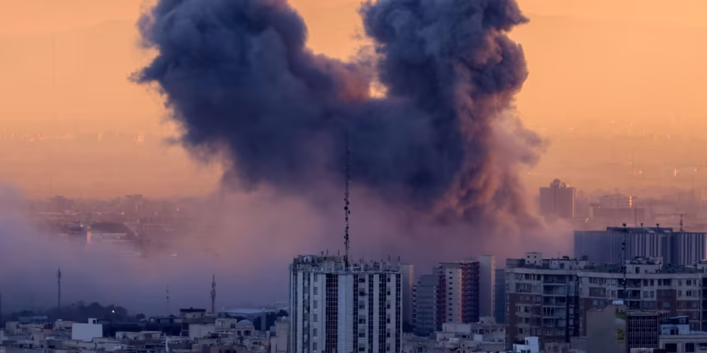 JPMorgan nhận định chỉ số S&P 500 dễ bị tổn thương khi giá dầu Brent vượt mốc 110 USD.