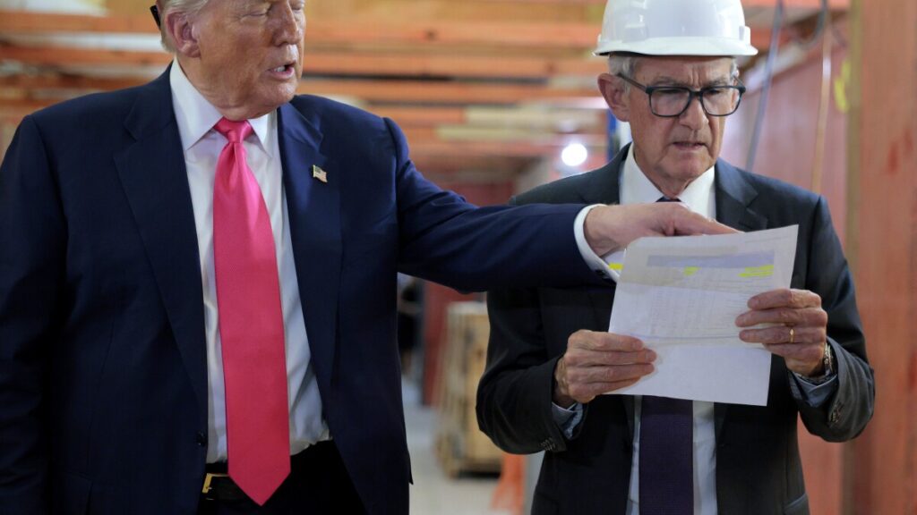 Ông Trump gây sức ép buộc ông Powell cắt giảm lãi suất trong khi Cục Dự trữ Liên bang vẫn giữ nguyên lập trường về lạm phát.