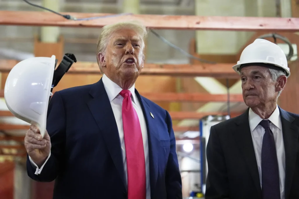 Ông Trump gây sức ép buộc ông Powell cắt giảm lãi suất trong khi Cục Dự trữ Liên bang vẫn giữ nguyên lập trường về lạm phát.