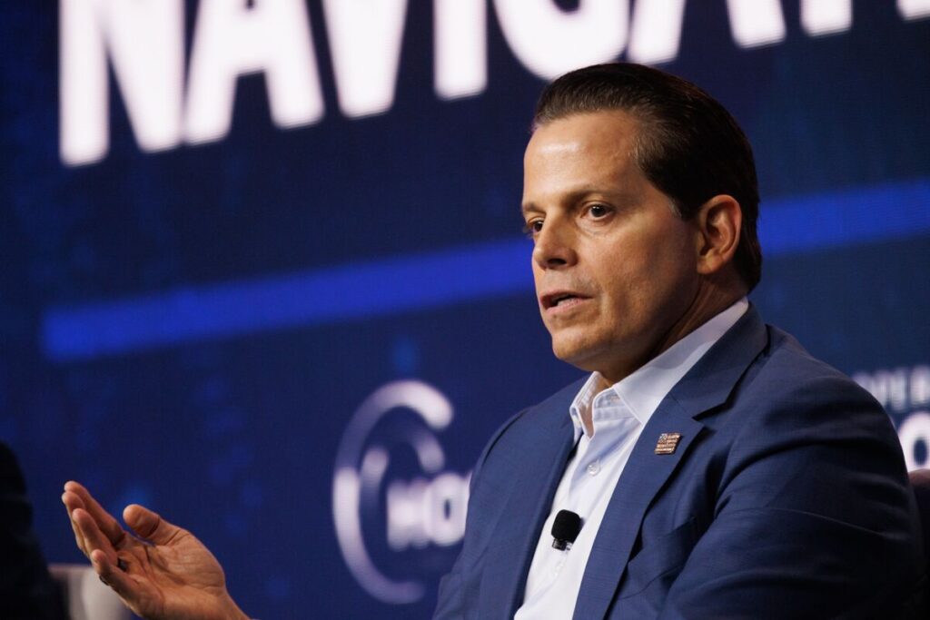 Anthony Scaramucci khuyên những người nắm giữ Bitcoin nên giữ bình tĩnh.