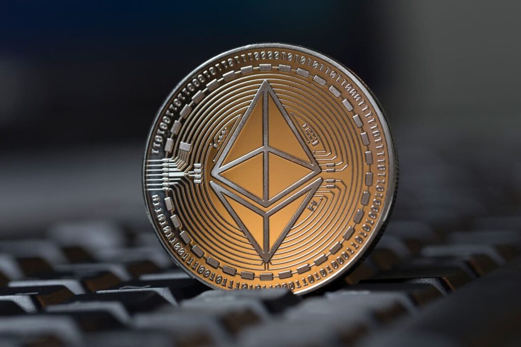 Giá Ethereum bứt phá khỏi kênh giảm giá kéo dài nhiều năm, hướng tới mức 3.400 đô la.