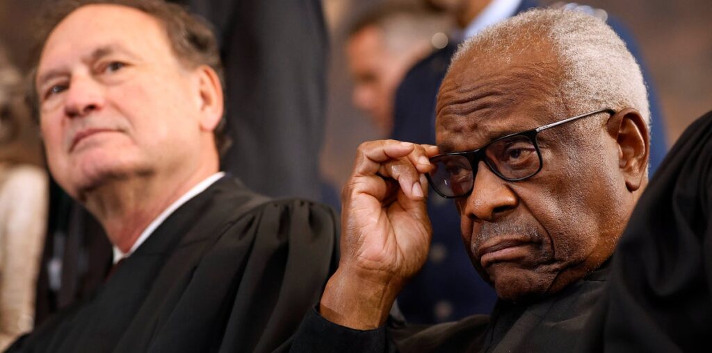 Thẩm phán Alito và Thomas sẽ không nghỉ hưu trong năm nay, khép lại cơ hội bổ nhiệm thẩm phán thứ tư cho ông Trump.