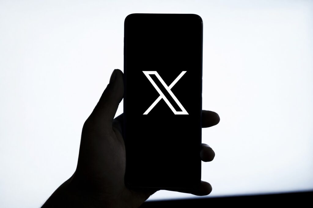 X tích hợp giao dịch trực tiếp và thẻ tiền mặt thông minh